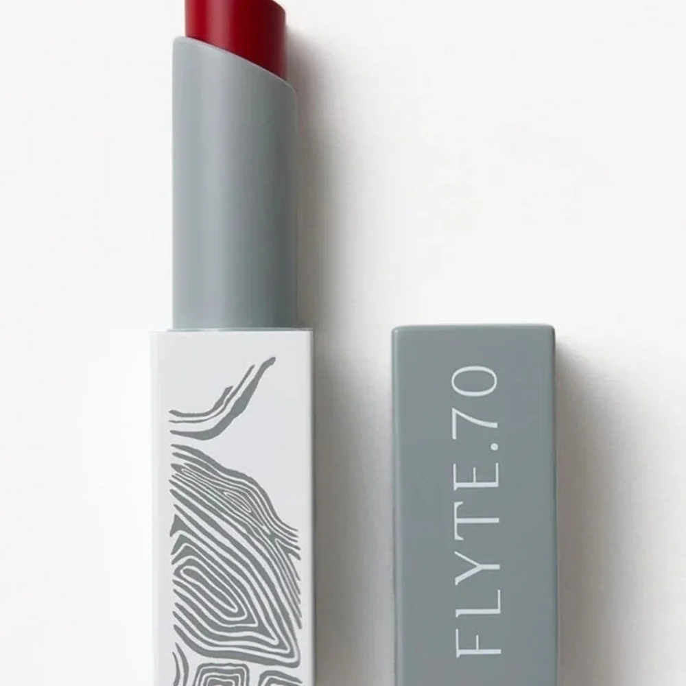 Flyte.70 B+B LipBlot In Red Skies